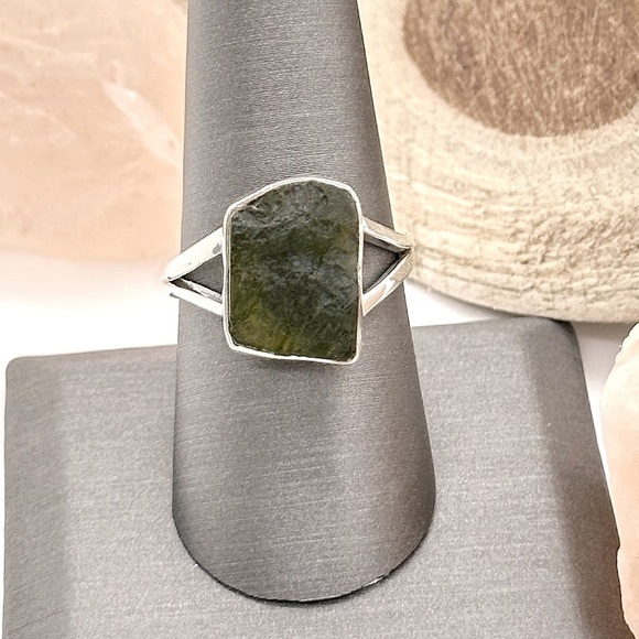 Moldavite Large Raw Natural Crystal Solid Sterling Silver Gemstone Ring - Picture 4 of 7